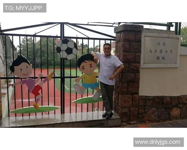 女孩踢足球的益处与挑战探讨让我们重新认识女性在足球运动中的角色与发展